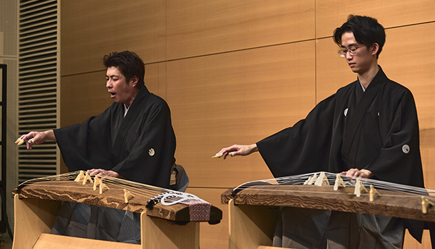 山田流箏曲《初音曲》の演奏 